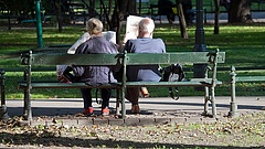 Döntött a kormány: a nyugdíjasok korlát nélkül kaphatják az extrapénzt