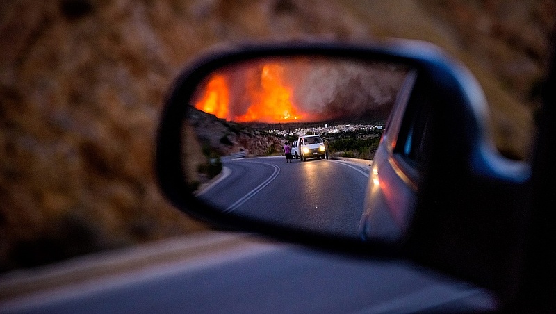 Görögország lángokban áll - erdőtüzek pusztítanak 