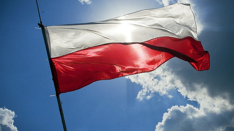 Már nem csak az EU-val csatáznak a lengyelek
