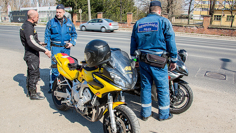 Motorkerékpárokat és mopedeket vásárol a rendőrség