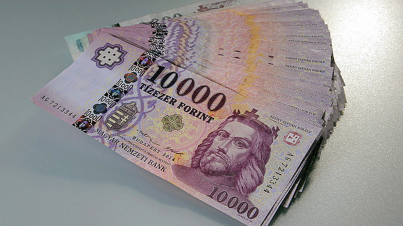 Meghökkentő bérek Magyarországon - a havi 100 ezertől az egymillióig