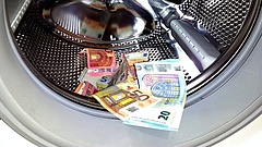 Hét magyarországi bankban lehet pénzt mosni