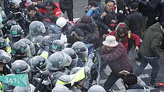 Halálos tüntetés Szöulban