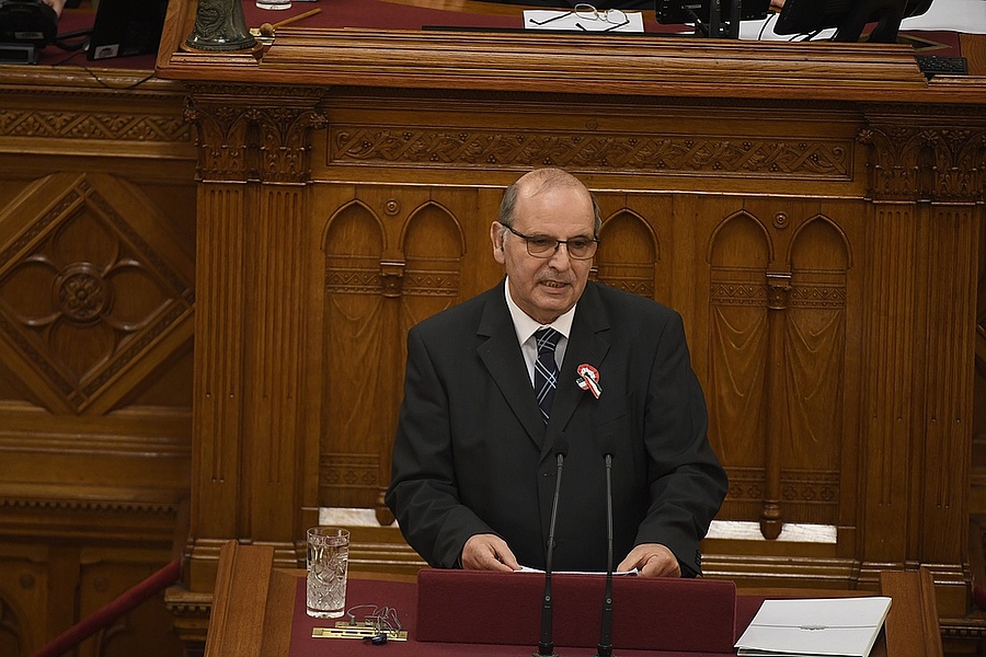 Majtényi László, az EKINT vezetője, az ellenzéki pártok köztársasági elnök-jelöltje