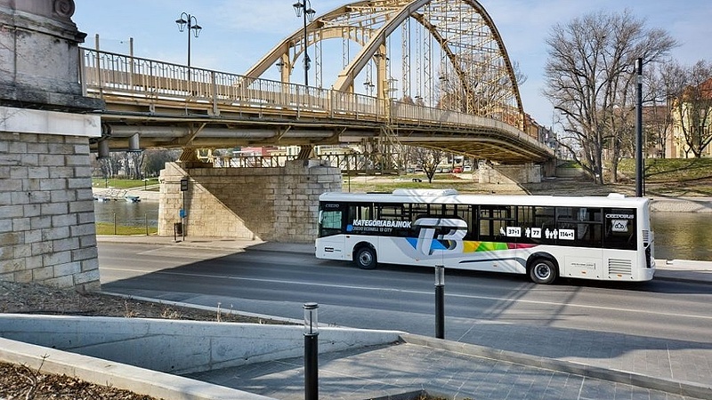Itt az új magyar busz - bárki tesztelheti 