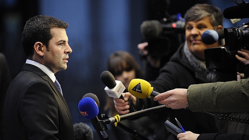 A román kormányfő kezdeményezi a miniszterelnök-helyettes leváltását