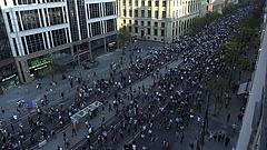 Tízezren tüntettek a CEU mellett