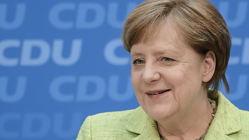 Merkel: a reménytelenség elüldözi a fiatalokat Afrikából