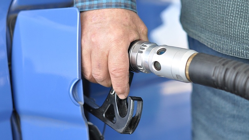 Jó hír jött: olcsóbb lesz az üzemanyag
