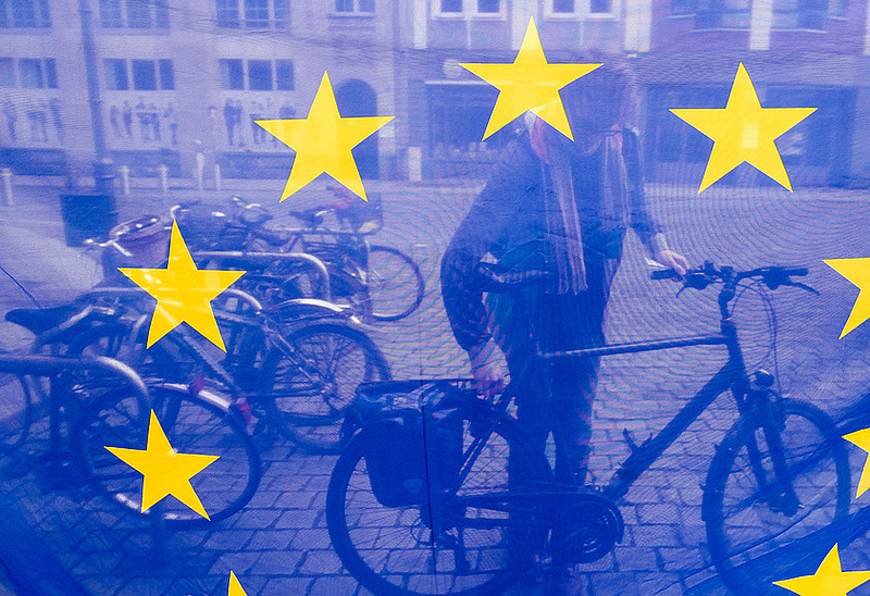 Felmérés: növekszik az EU-ba vetett bizalom