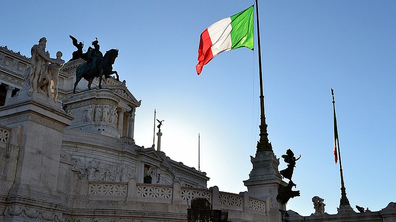 Olaszországban annyira félnek a bukástól, hogy inkább háttérben maradnak a politikusok 