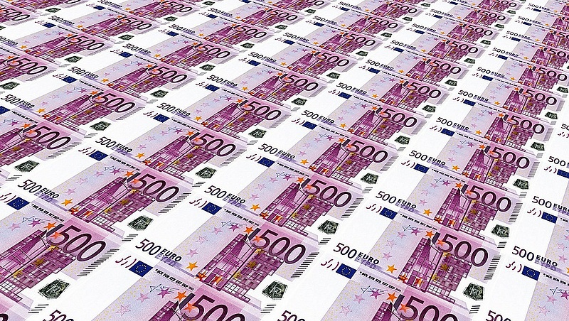 Több millió eurós bírságot kapott hét nagybank