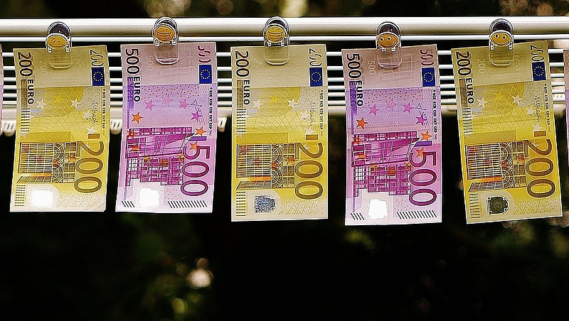 Be kell jelenteni a 10 ezer eurónál nagyobb készpénzmozgást