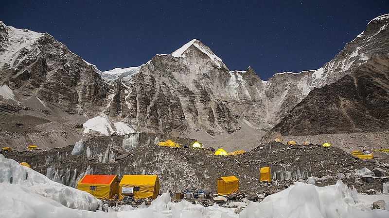 Több hegymászó meghalt a Himaláján heves hóvihar miatt