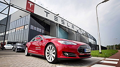 A Tesla kitiltotta a taxisokat a töltőkről