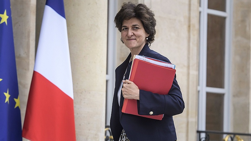 Franciaország: a védelmi miniszter is kilép a kormányból