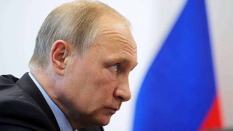 Óriási banánhéjon csúszik Putyin