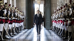 Áder a francia elnökben keres harcostársat