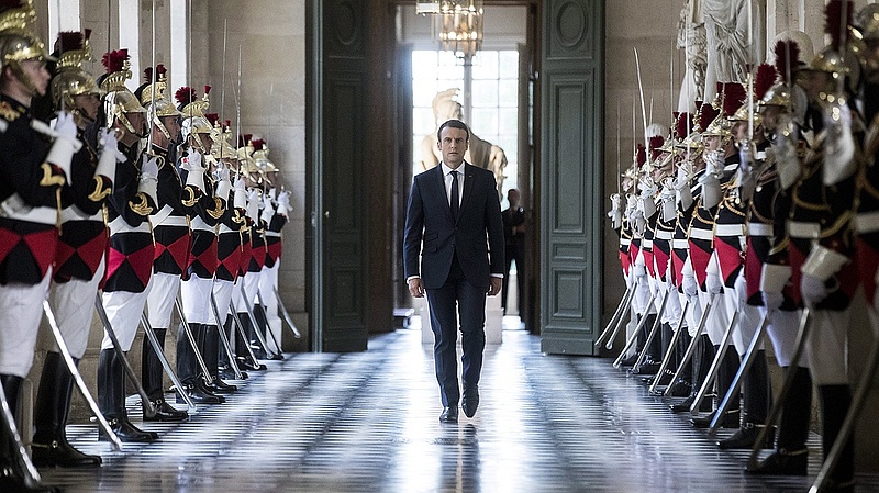 Áder a francia elnökben keres harcostársat