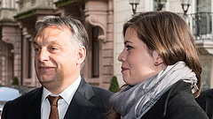 Jöttek a sötét Mercedesek Orbán Sára esküvőjére