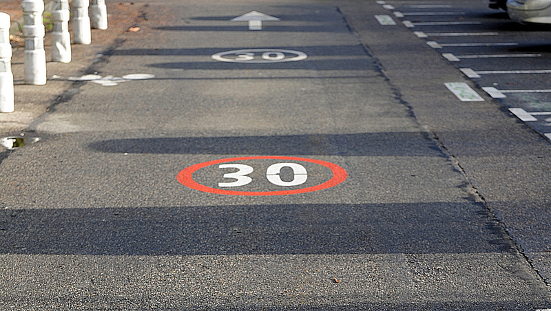 Egyre több európai város vezet be 30-as sebességkorlátozást