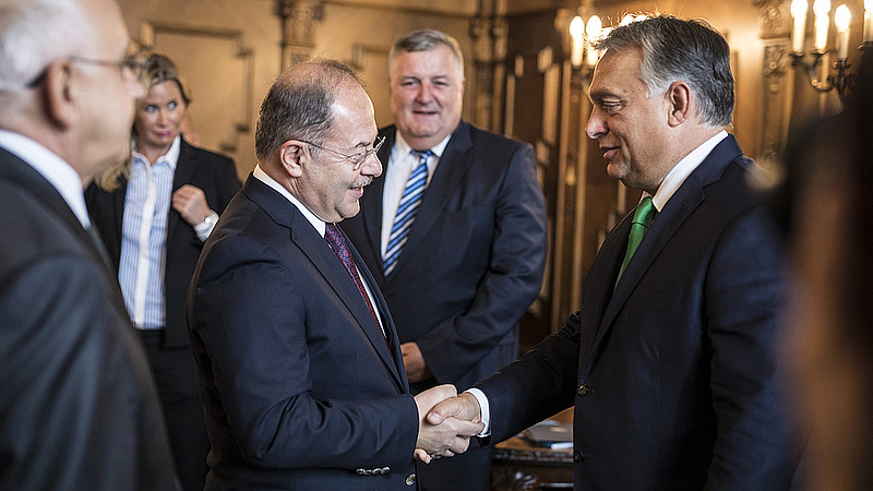 Ki nem találná, kivel tárgyalt Orbán