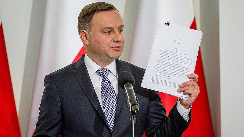 Eldőlt a lengyel csata - hosszabbíthat az államfő