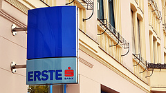 Felfüggeszti az Erste a Wizz Air bankkártyák értékesítését