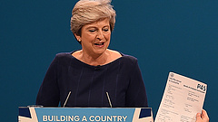 Theresa May maradhat a miniszterelnök - elbukott a bizalmatlansági indítvány