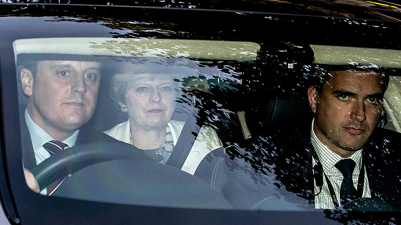 Barátságosan ajtót mutattak a brit miniszterelnöknek