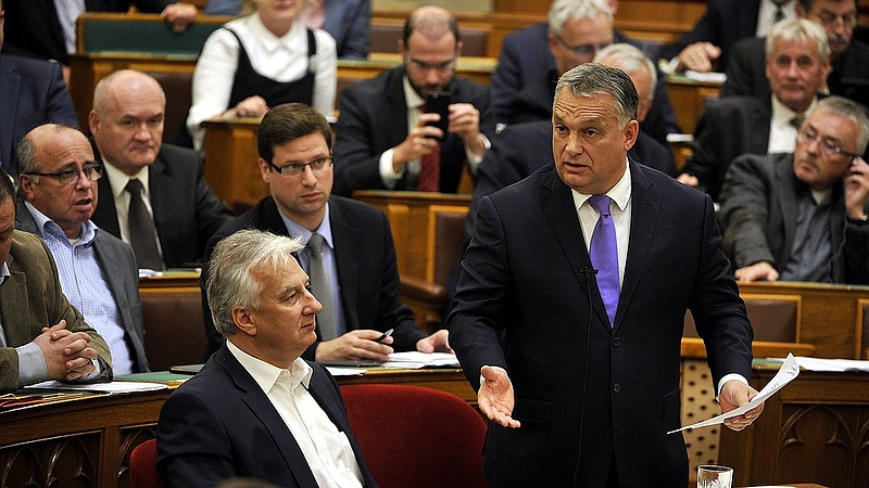 Orbán Viktort kérdezték a parlamentben - a 28 500 forintos nyugdíjról is