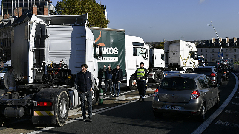 Franciaország október végéig meghosszabbítja a határellenőrzést