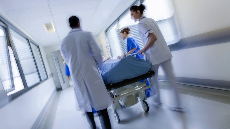 Bedöntheti a kórházakat az orvosi kamara bérjavaslata