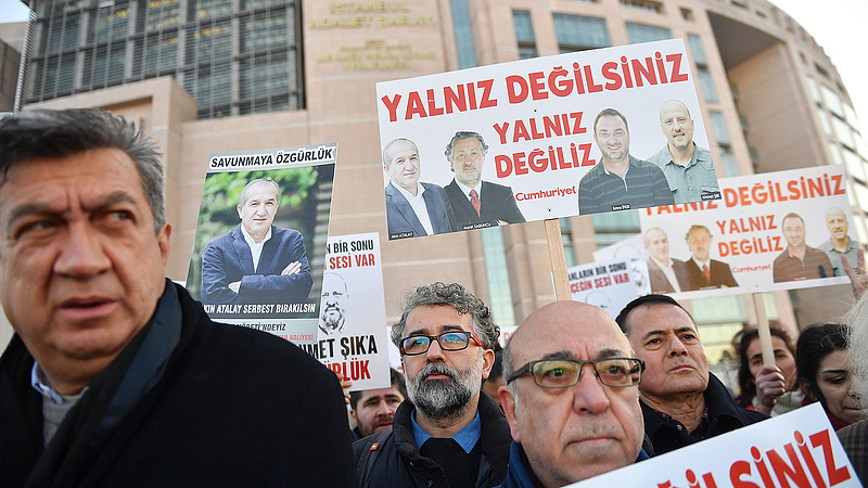 Tovább keménykedik a török rezsim