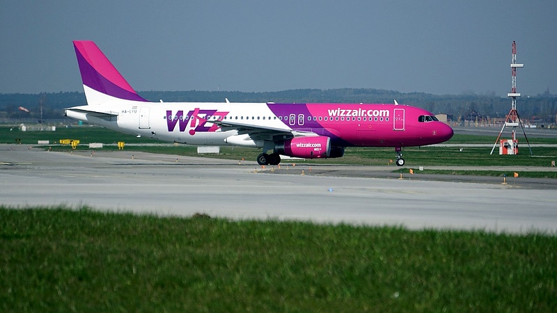Hatalmas káosz a reptéren - furcsa döntést hozott a Wizz Air