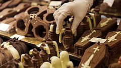 Nem győzik a csokigyártást a lengyelek