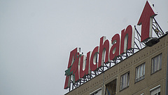 Komoly bajban az Auchan - mégis nagyot emeltek Magyarországon
