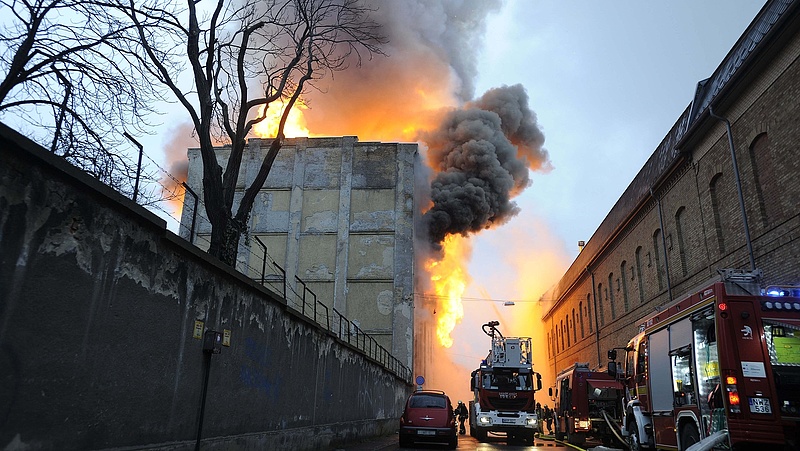 Eloltották a budapesti tüzet