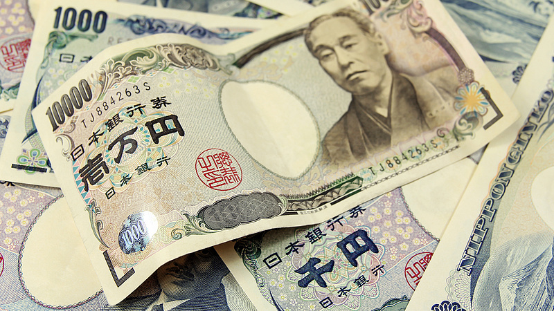 Japánban marad a laza monetáris politika