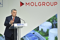 Orbán: a kormány számára a Mol beruházásai a legkedvesebbek 