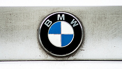 Közel 140 ezer autót hív vissza a BMW 
