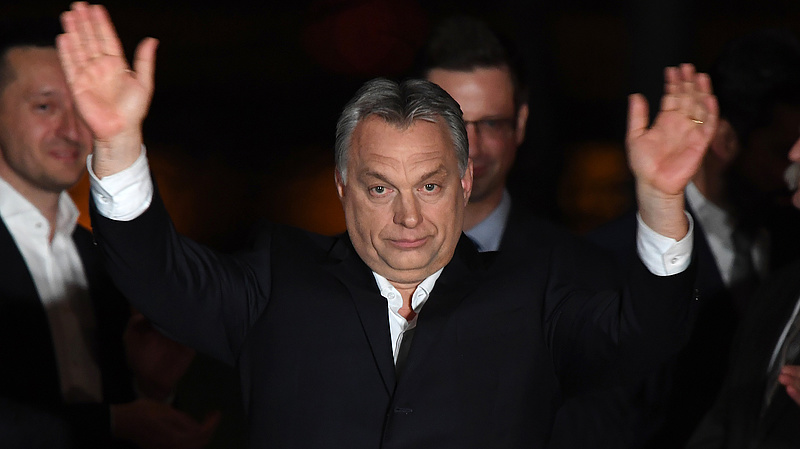 Az uralkodó, aki "elragadtatással értesült" Orbán győzelméről -  de ezt csak most közölte