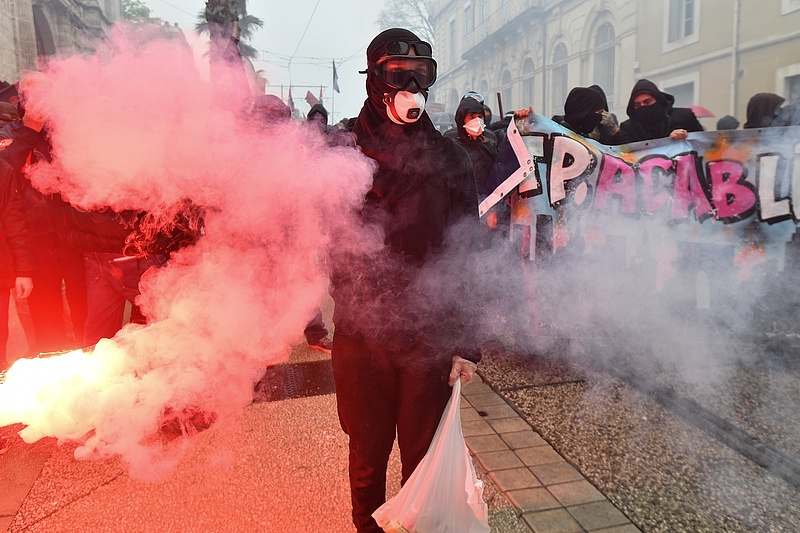 Erőszakos tüntetések voltak Franciaországban