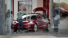 Tesla-csőd miatt aggódnak a befektetők