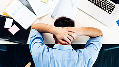 Súlyos bajt okoz a munkahelyi stressz