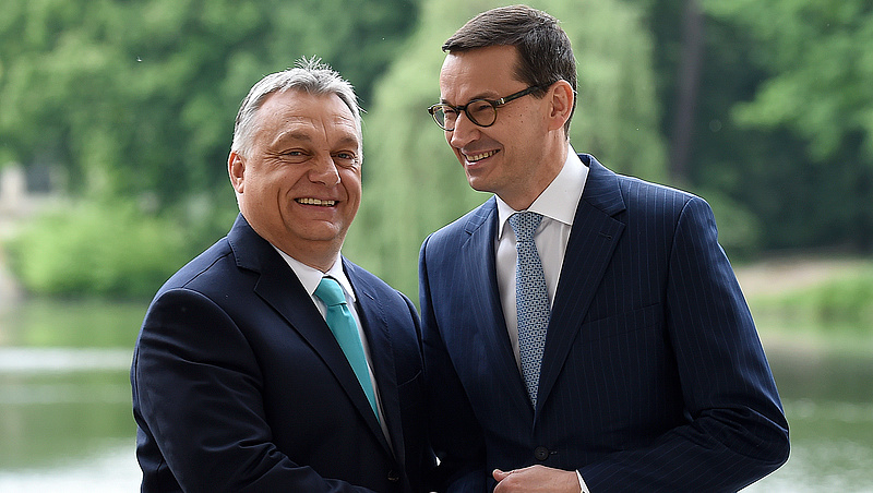 Fegyvert kaptak a kezükbe a magyarok és a lengyelek az EU-val szemben