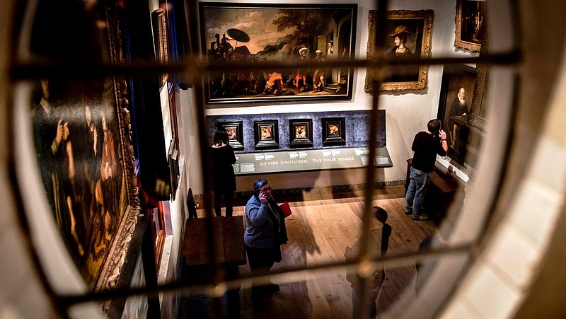 Rembrandt híres művének minden porcikáját megmutatják