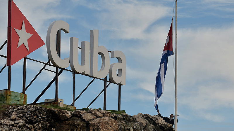 Koronavírus: Kuba a saját gyógyszerében hisz