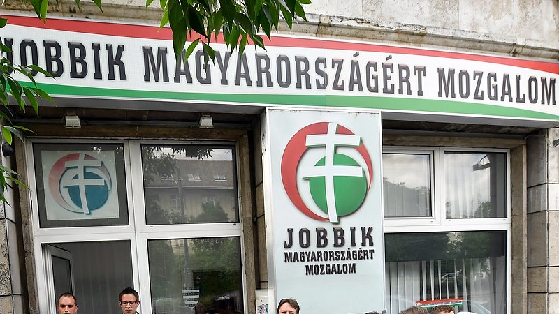 Szakad a Jobbik? Többen kilépnek a pártból