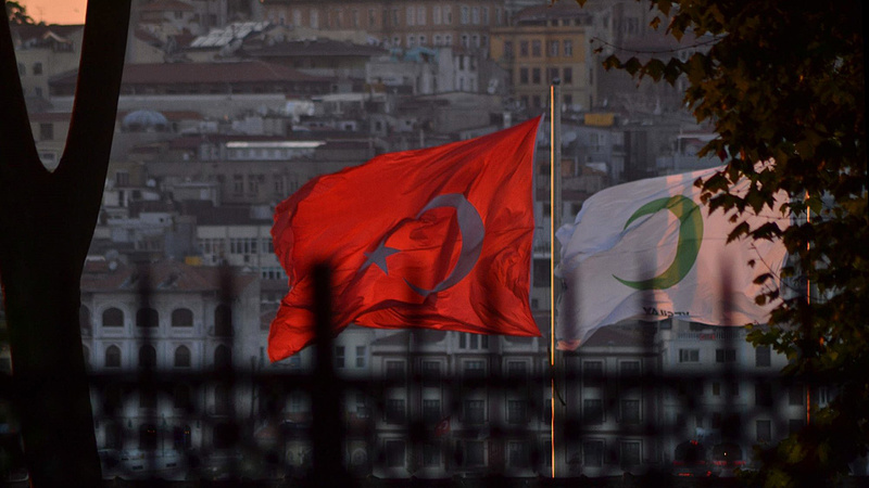 Lassult a török pénzromlás